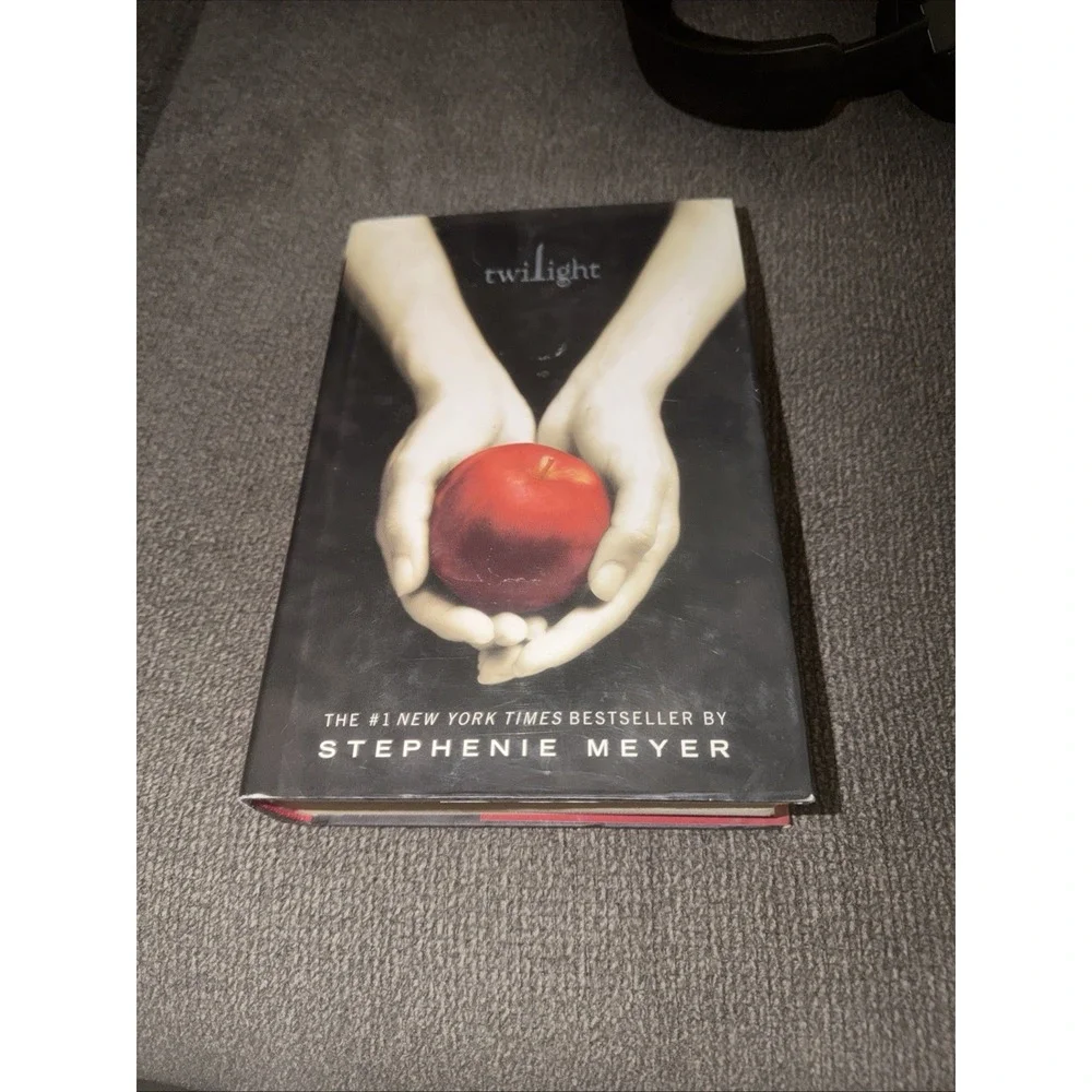 Twilight Paperback Stephenie Meyer Book Good Condition Box D